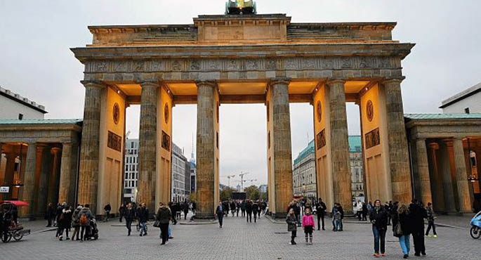 14.12.1957 r. – Odbudowana Brama