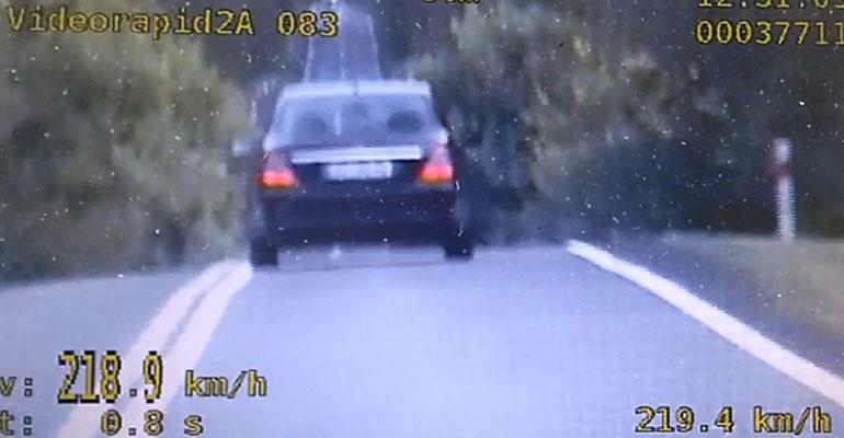 Pędził 220 km/h