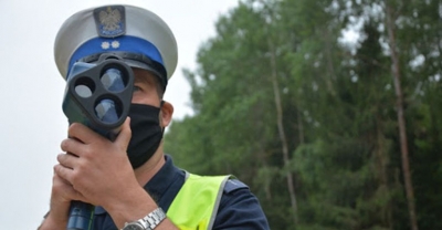 Jechał przez wieś z prędkością 105 km/h