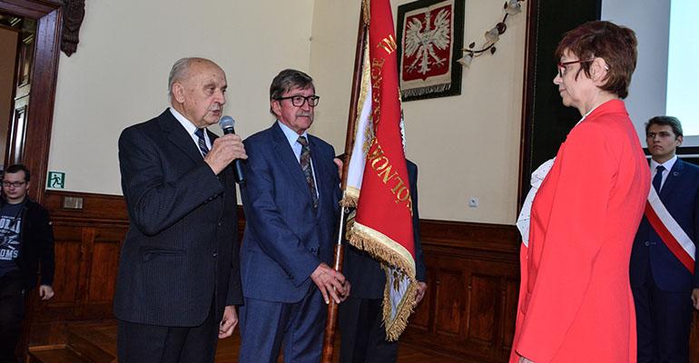 Nowy sztandar dla Kołłątaja 