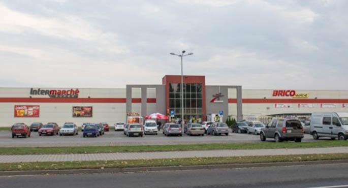 Trzech chętnych na działkę na dawnym lotnisku