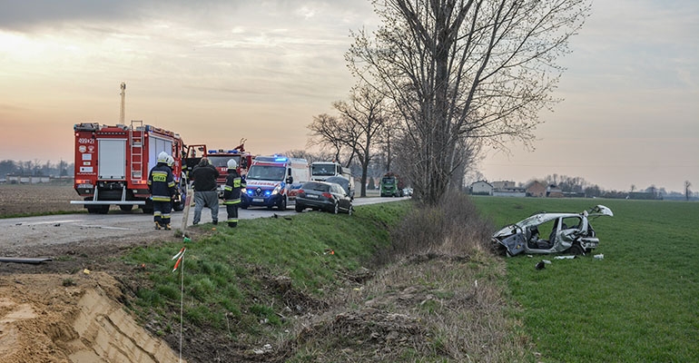 Zderzenie osobówek na drodze wojewódzkiej