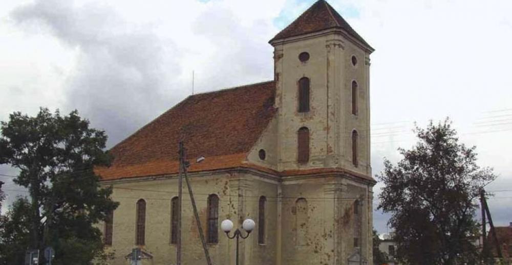 Kto wyremontuje dach kościoła?