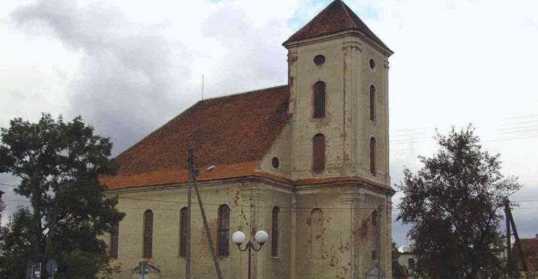 Kto wyremontuje dach kościoła?