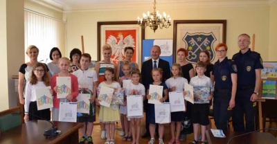 Zwycięzcom „Bezpiecznych Wakacji” wręczono nagrody rzeczowe