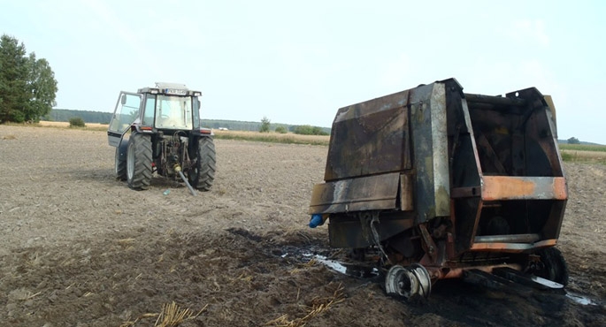 Spłonęła prasa do słomy[gallery]