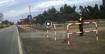 Odesłali dziecko z agrafką do innego szpitala[wideo]