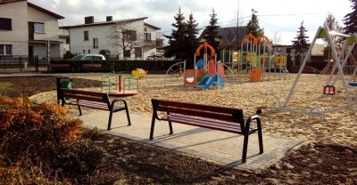 Mała architektura – place zabaw oddane