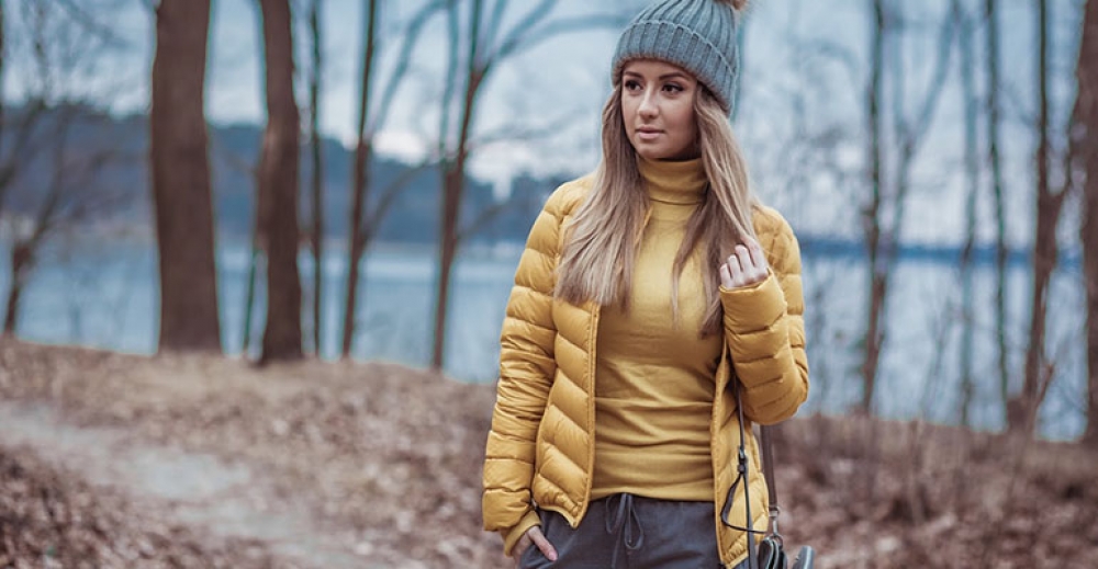 Pora schować się przed mrozem w dużej puchowej kurtce