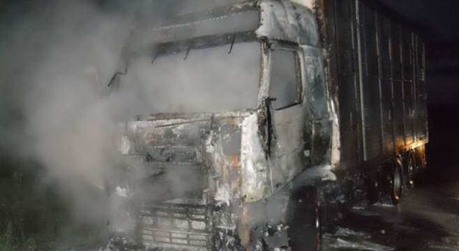 Ogień w kabinie ciężarówki[gallery]