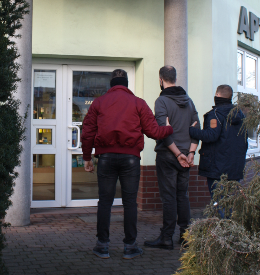 Włamał się do apteki