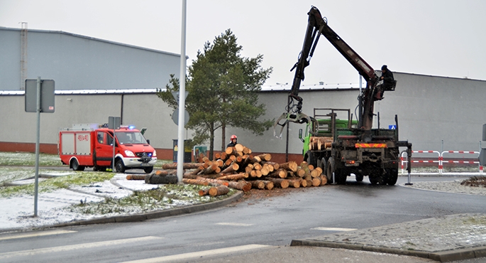Drewno blokowało rondo